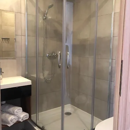 Goscinne U Znajomej *