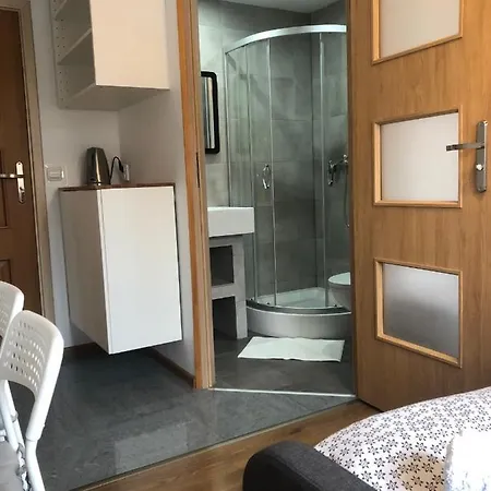 Goscinne U Znajomej *