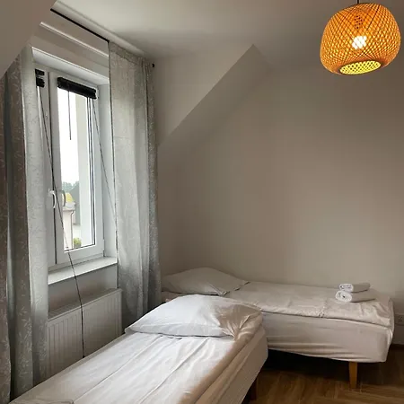 Goscinne U Znajomej *