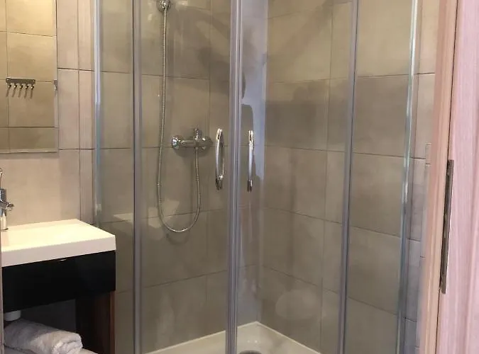 Goscinne U Znajomej *